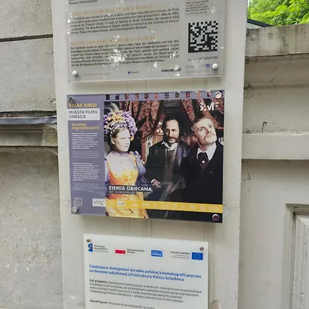 Faktura Vat Przy Szkole Filmowej, Darmowy Parking Apartment