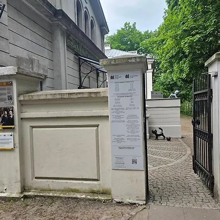 Faktura Vat Przy Szkole Filmowej, Darmowy Parking Apartman Łódź