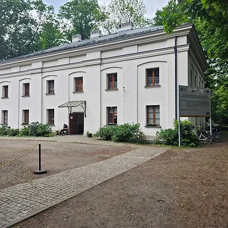 Faktura Vat Przy Szkole Filmowej, Darmowy Parking *