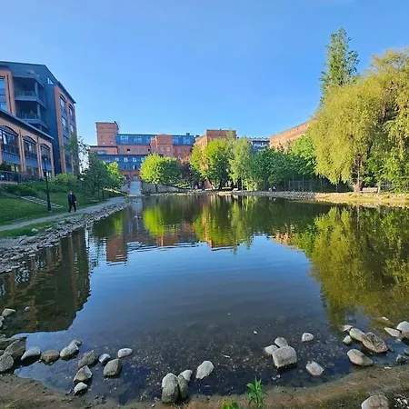 Faktura Vat Przy Szkole Filmowej, Darmowy Parking * Łódź