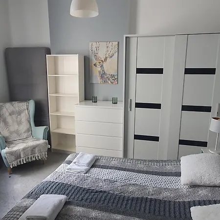 Faktura Vat Przy Szkole Filmowej, Darmowy Parking Apartment *