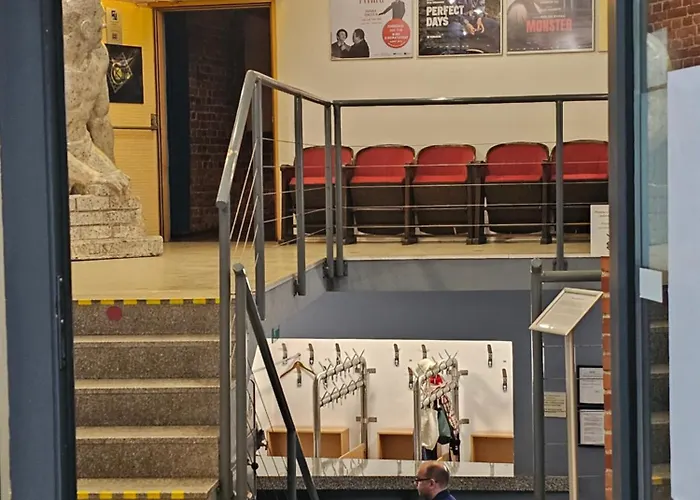 Faktura Vat Przy Szkole Filmowej, Darmowy Parking *