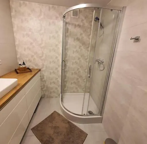 Faktura Vat Przy Szkole Filmowej, Darmowy Parking * Łódź