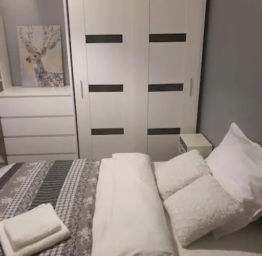 Faktura Vat Przy Szkole Filmowej, Darmowy Parking Apartman *