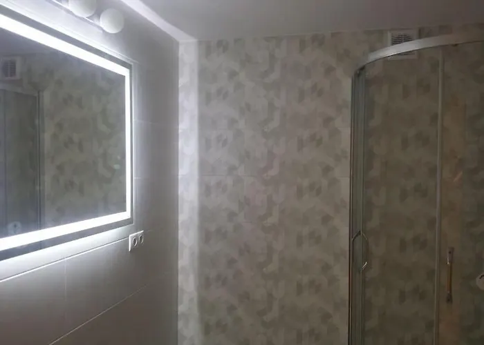 Faktura Vat Przy Szkole Filmowej, Darmowy Parking Apartman Łódź