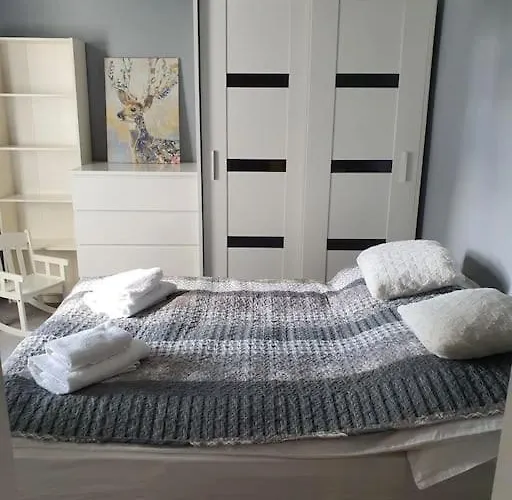 Faktura Vat Przy Szkole Filmowej, Darmowy Parking Apartman