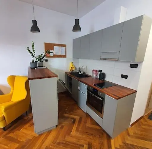 Faktura Vat Przy Szkole Filmowej, Darmowy Parking לודז'