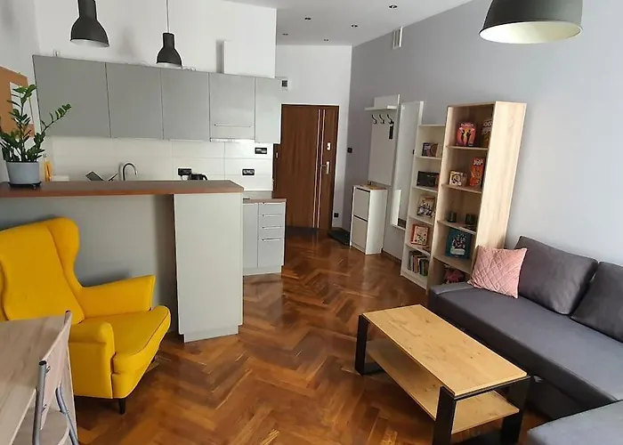 Faktura Vat Przy Szkole Filmowej, Darmowy Parking Apartman