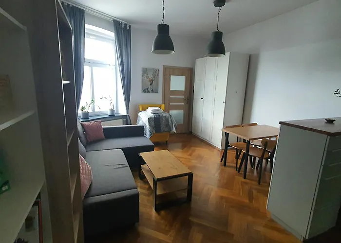 Faktura Vat Przy Szkole Filmowej, Darmowy Parking Apartman