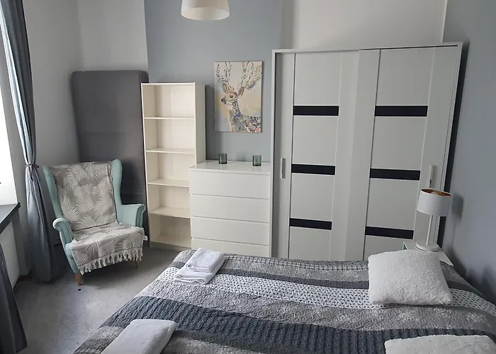 Faktura Vat Przy Szkole Filmowej, Darmowy Parking Apartman *